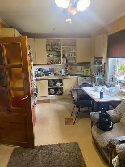 Доля в 1-к. квартире, 54 м², 1/2 эт.