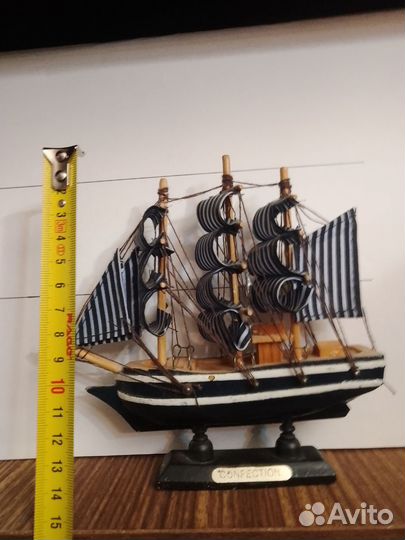 Модель корабля парусника
