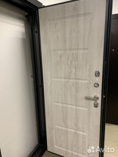 Входная дверь в дом металлическая терморазрыв