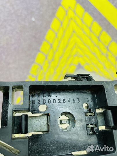 Кронштейн ручки Задней правой Передней левой Меган