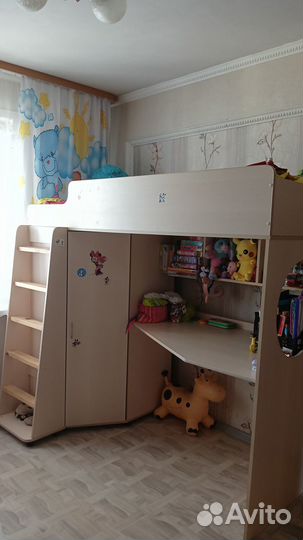 Детская кровать чердак со столом и шкафом бу