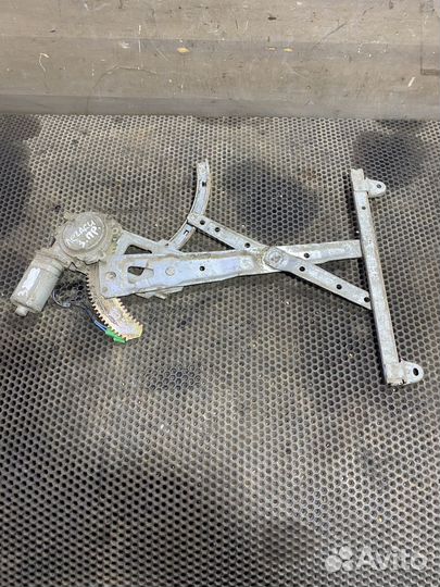 Стеклоподъёмник задний правый Subaru Legacy 1