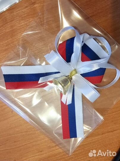 Колокольчик на последний звонок (брошь)