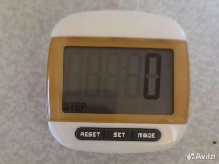 Шагомер с часами