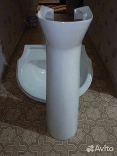 Раковина фаянсовая