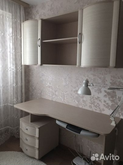 Комьютерный стол и антресоль
