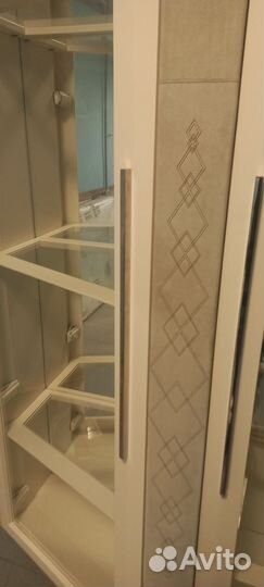 Шкаф витрина, стенка