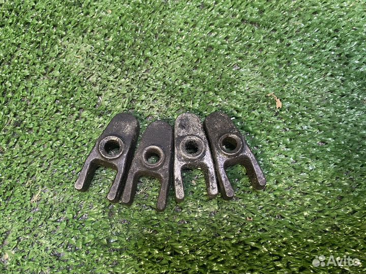 Кронштейн топливной форсунки Mercedes Vito