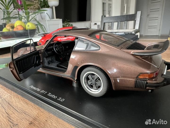 Autoart porsche 911 turbo 3.0 1:18