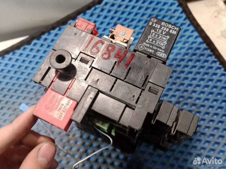 Блок предохранителей Volkswagen Passat B3