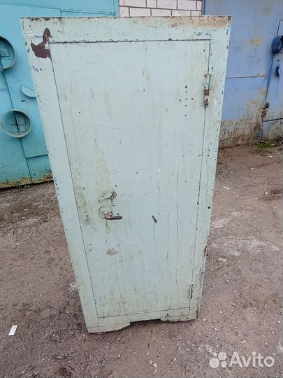 Сейф металлический