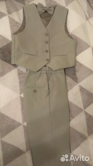 Костюм нарядный 104 р