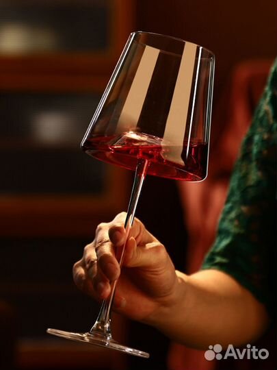 Бокалы для вина с изогнутым дном