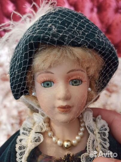 Кукла фарфоровая коллекционная Ребекка