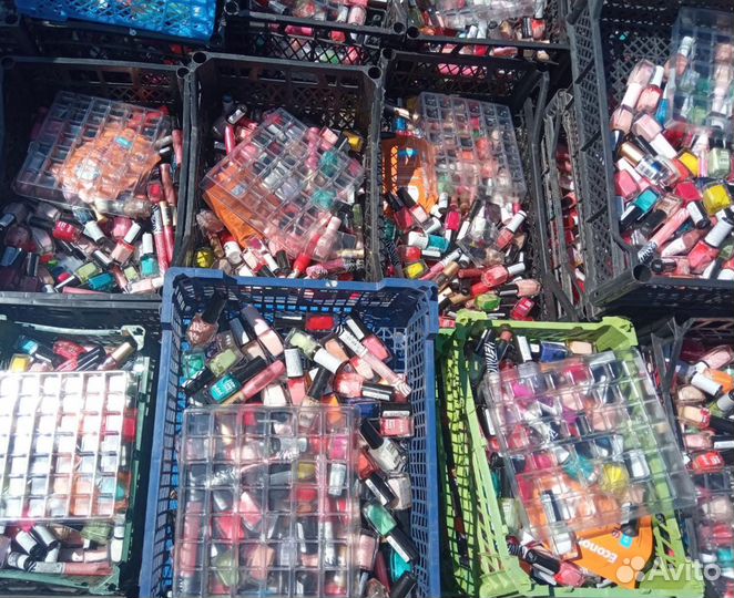 Лаки для ногтей в дар