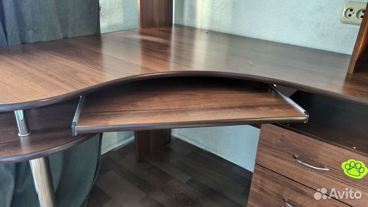 Компьютерный угловой стол