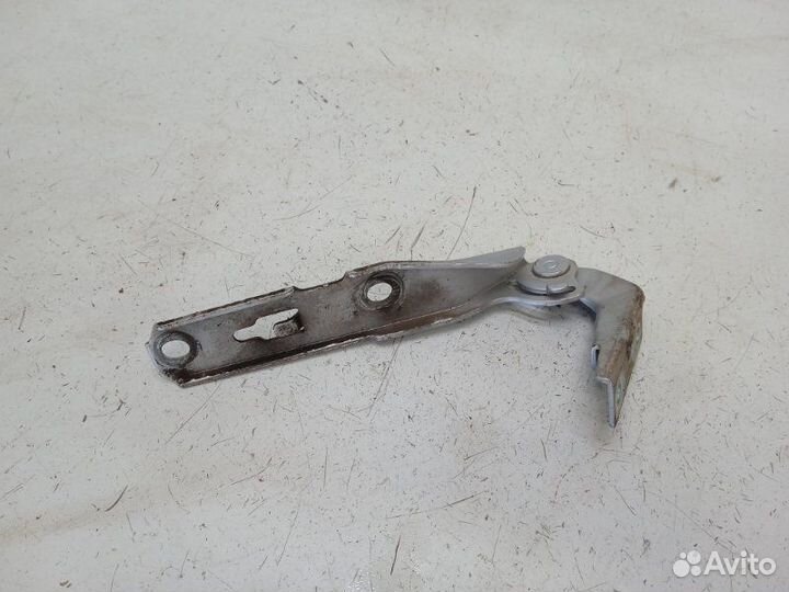 Петля капота правая Audi A4 B7 2.0 2005
