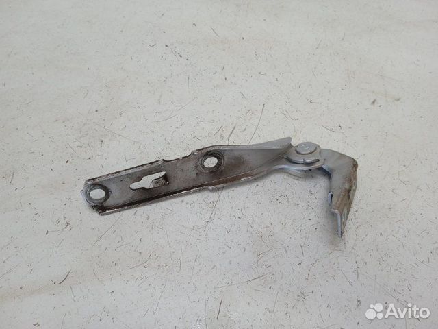 Петля капота правая Audi A4 B7 2.0 2005