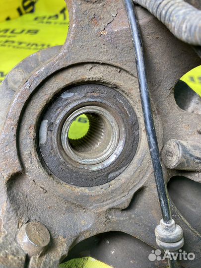 Поворотный кулак правый Chevrolet Lacetti