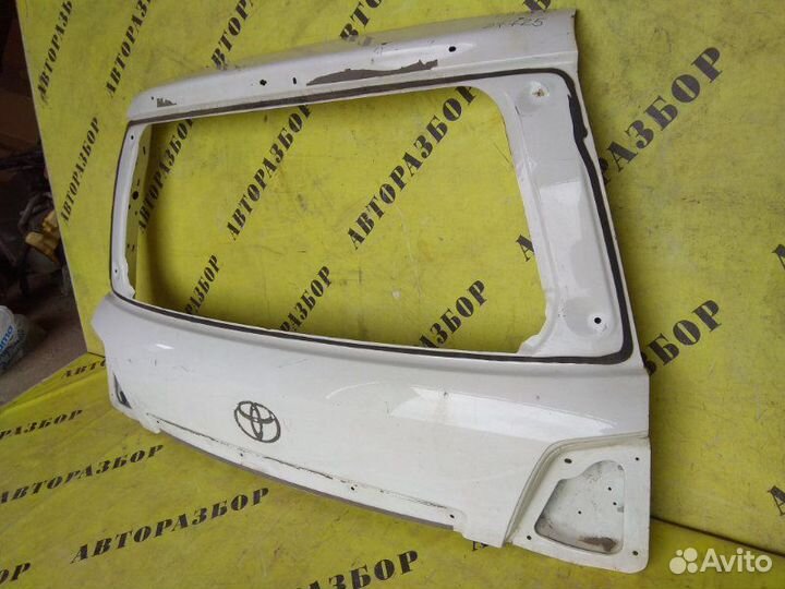 Крышка (дверь) багажника Toyota Land Cruiser 200