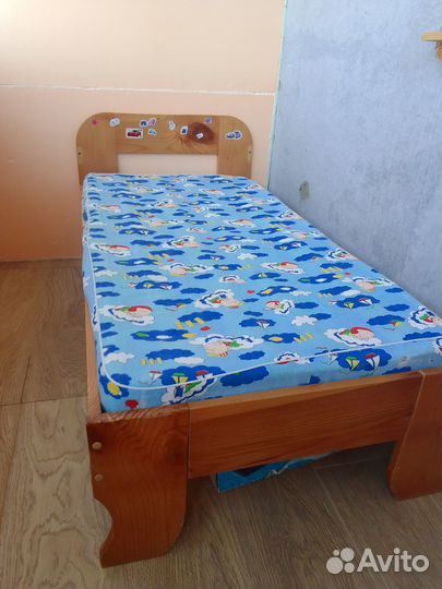 Детская кроватка, матрас пружинный (90 на 60)