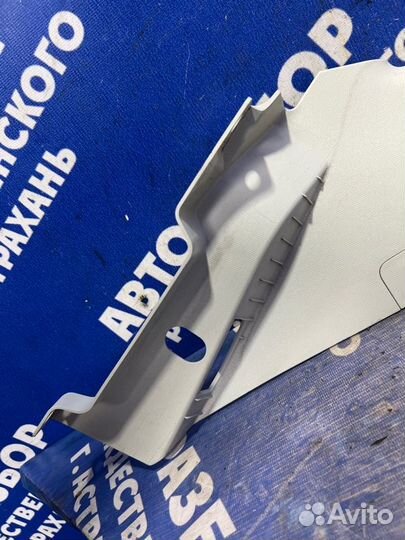 Обшивка задней стойки Ford Focus 3 седан 2013