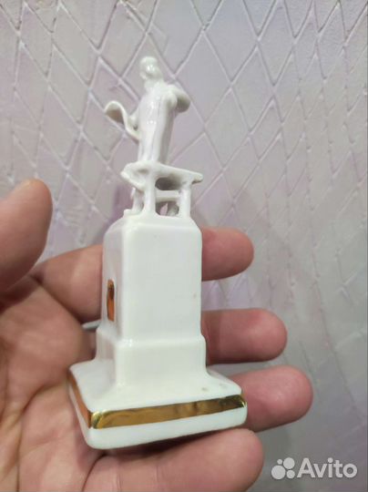 Статуэтка 