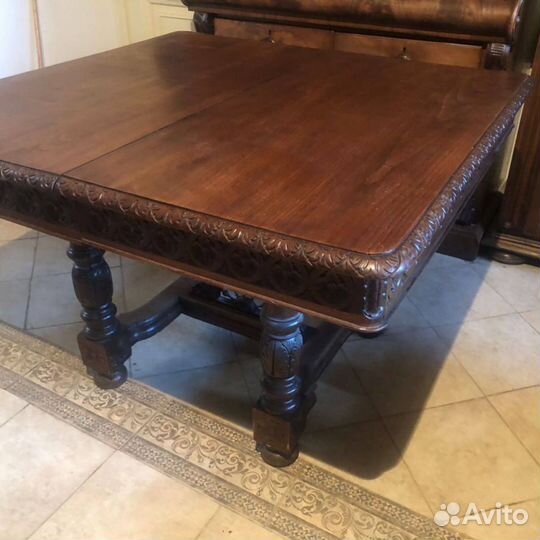 Стол бретонский