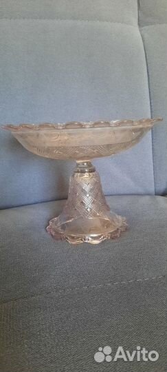 Ваза для фруктов на ножке