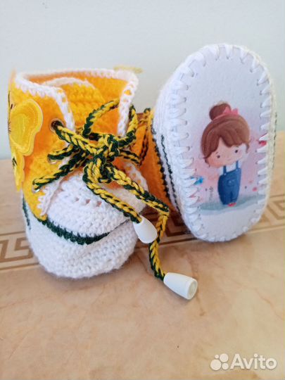 Вязанные пинетки Кеды