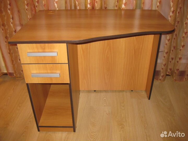 Письменный стол
