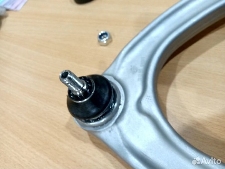 Рычаг передний верхний правый w220