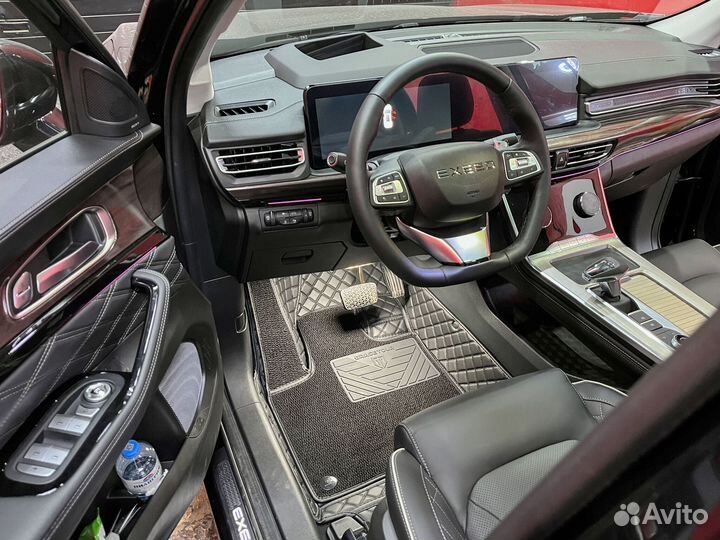 Автомобильный коврик из экокожи