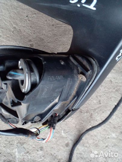 Зеркало правое Volkswagen Tiguan 2013г дефект