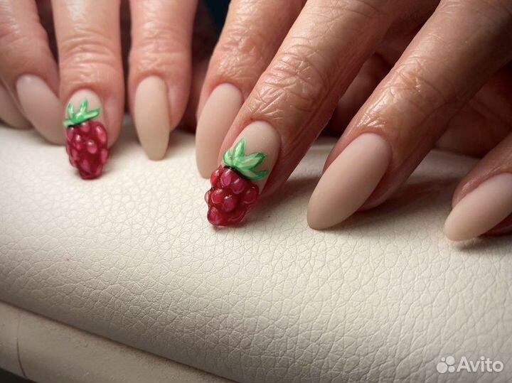 Маникюр Международная