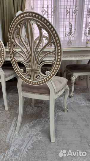 Стол и стулья