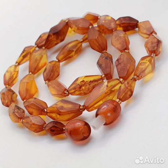 Бронь Г. Янтарные бусы природный камень