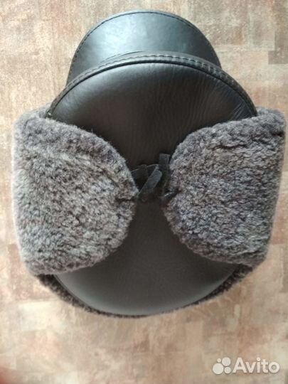 Кожаная шапка с натуральным мехом внутри