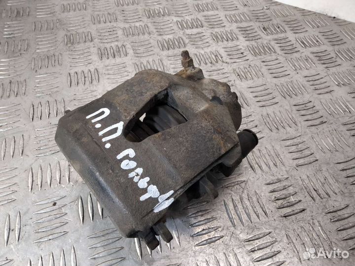 Передний правый суппорт Golf IV