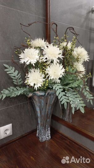 Композиция из искусственных цветов интерьерная