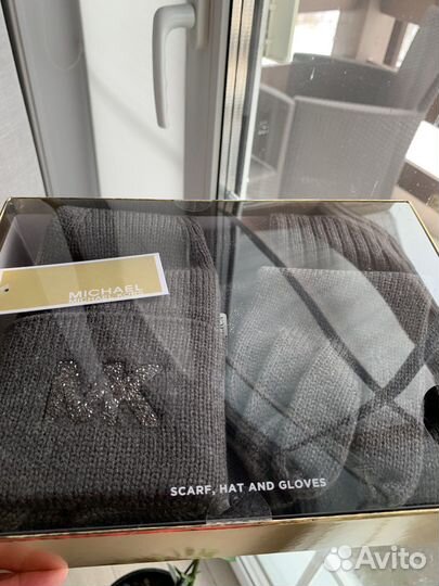 Комплект шапка,шарф и перчатки