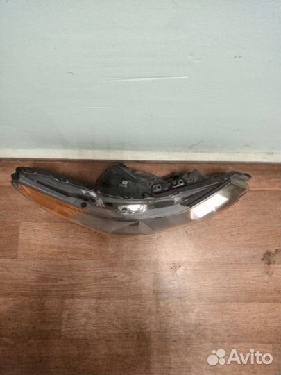 Фара передняя правая Honda Accord седан 2009