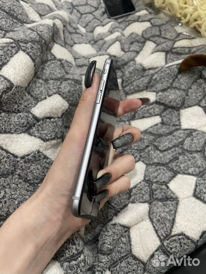 Телефон iPhone 6