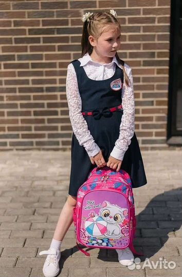 Школьный портфель с канстовароми