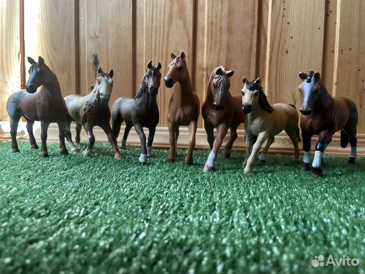 Коллекционные фигурки лошадей schleich