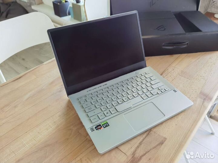 Asus ROG Zephyrus G14 GA401IV-HE136T