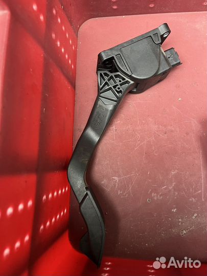 Peugeot 308 педаль газа