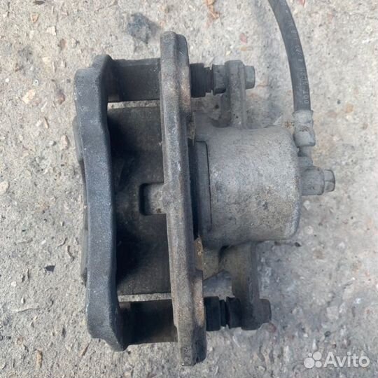 Суппорт передний правый Suzuki Grand Vitara JT