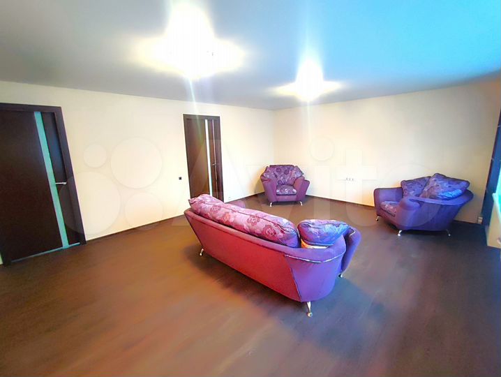 3-к. квартира, 70 м², 1/9 эт.