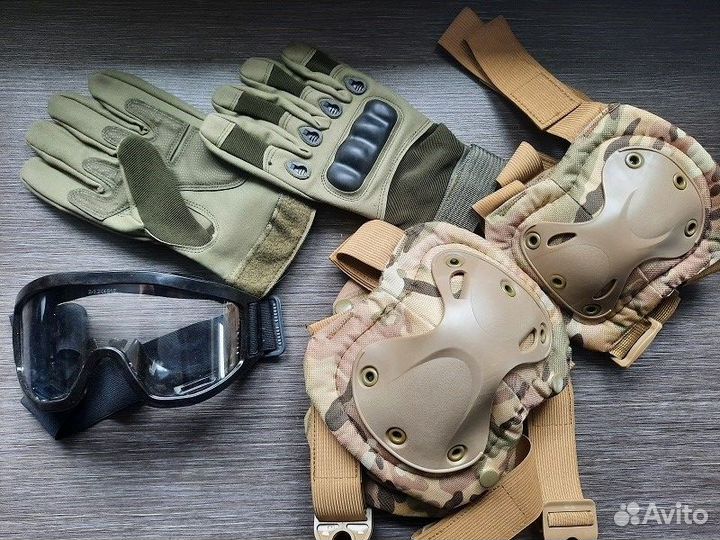 Защитные очки, перчатки, налокотники и наколенники